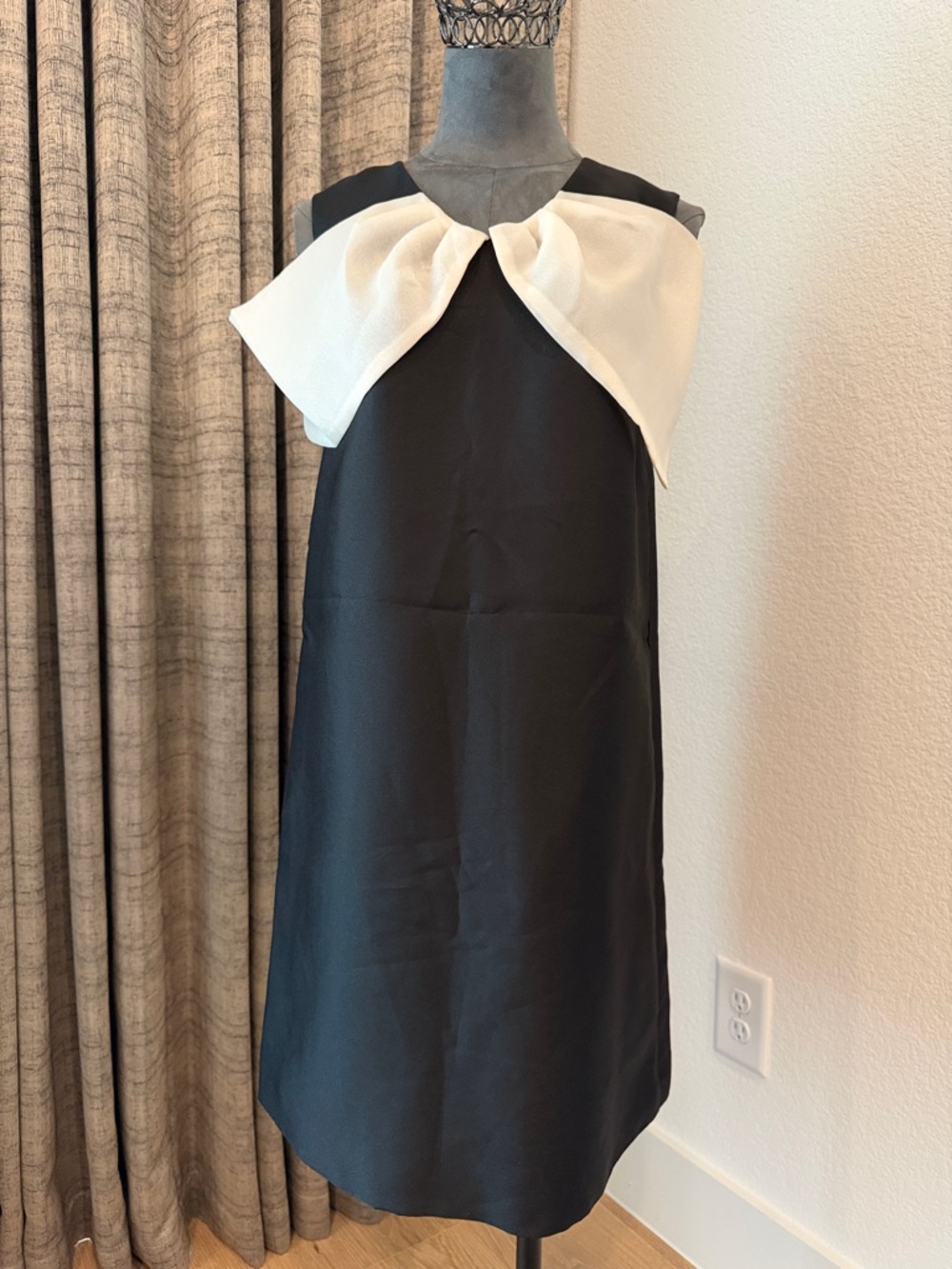 Elegant Black Dress with Cream Bow